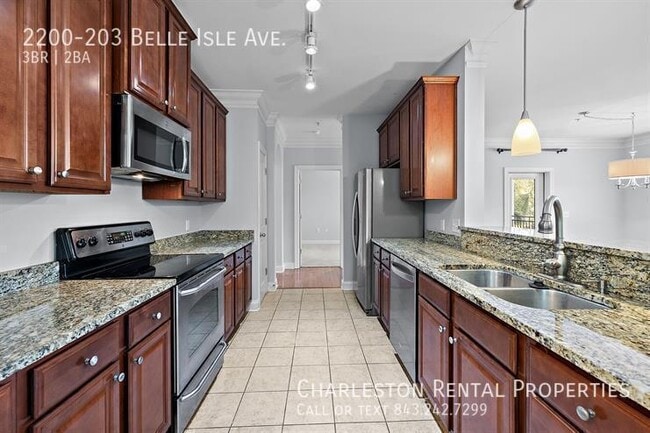 Building Photo - 2200 Belle Isle Ave
