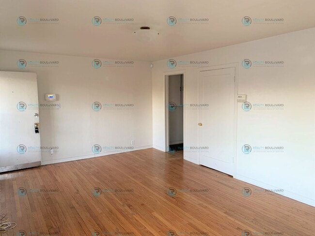 Building Photo - 1/2 Month Free!!! Cozy one bedroom one bathroom duplex located off of Keystone and Seventh Street...