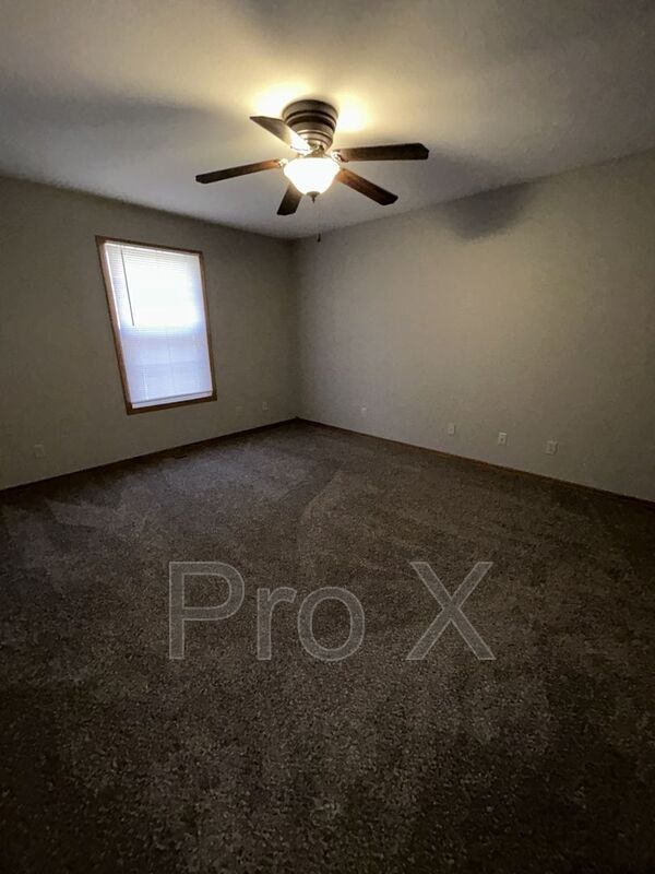 Building Photo - 517 E Park St