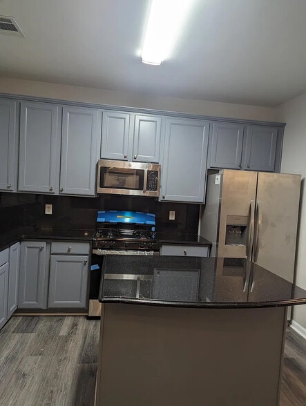 Building Photo - Room in House on Kyrle Wy NW
