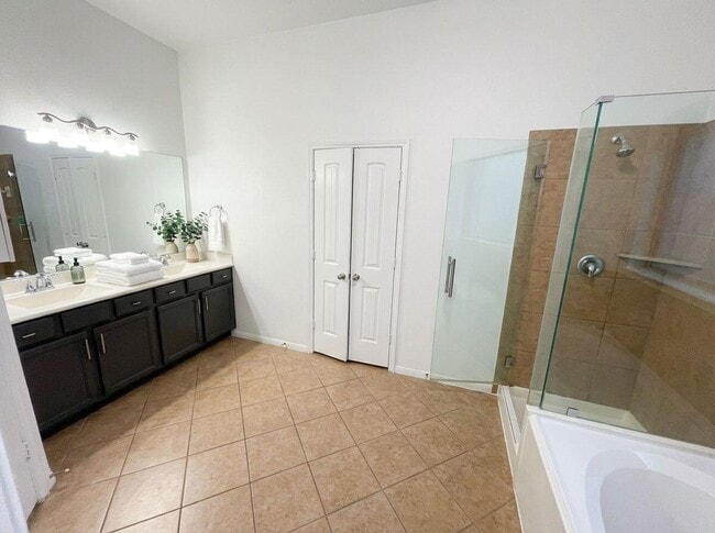 Building Photo - 129 Autumn Forest Ln