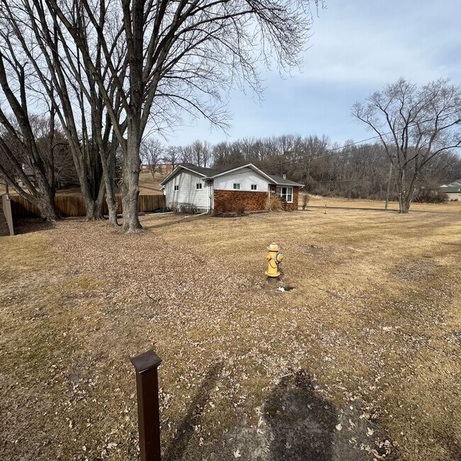 Building Photo - Spacious 3-Bedroom Home on Half-Acre Lot in Top-Rated Pleasant Valley School District!