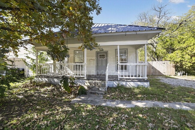 Primary Photo - 3916 2nd St