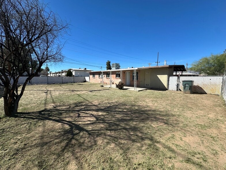 Building Photo - 6402 E Calle Altair