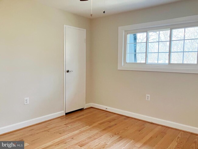 Building Photo - 428 Hampton Ct