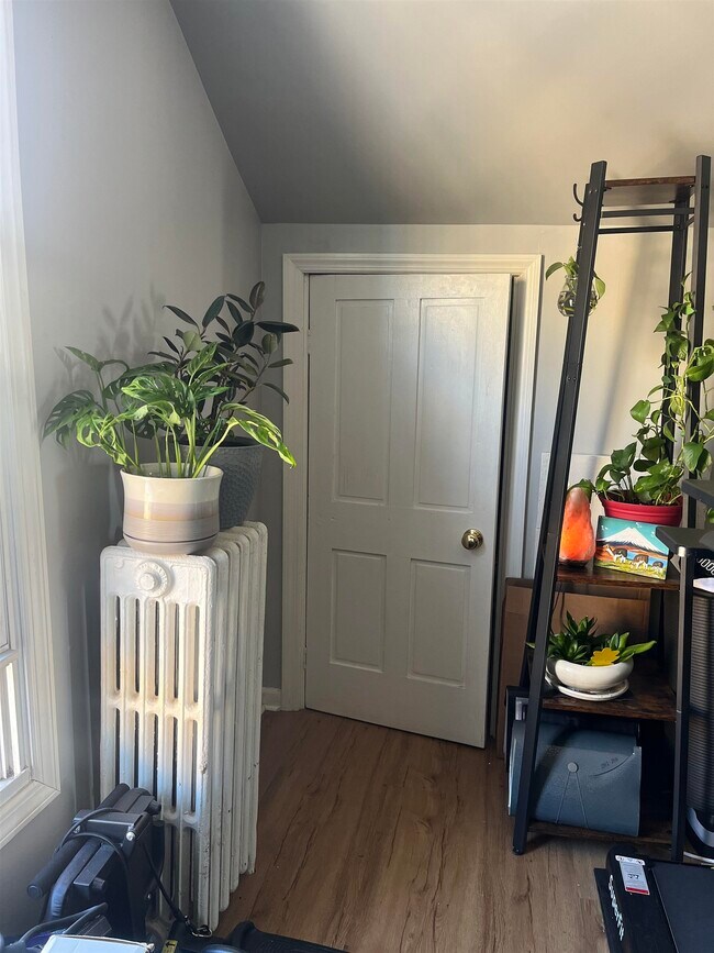 Building Photo - 315 44th St