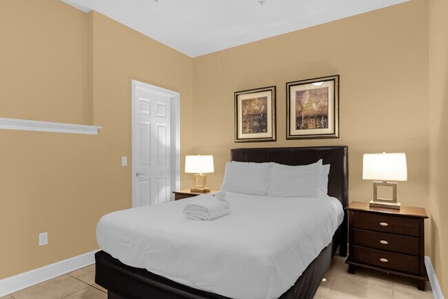 Building Photo - 14590 Damai Ln