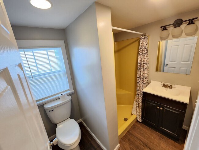 Building Photo - Available October 1st - East Peoria - 2BR/...