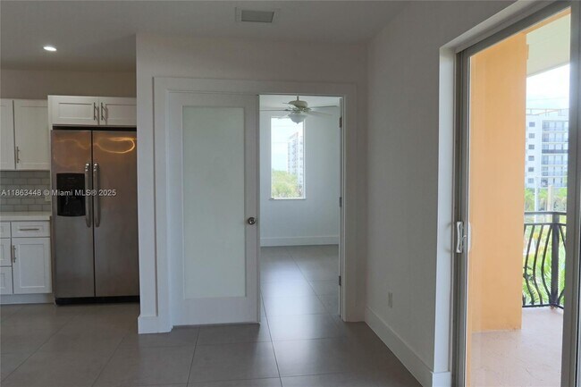 Building Photo - 555 E Dania Beach Blvd
