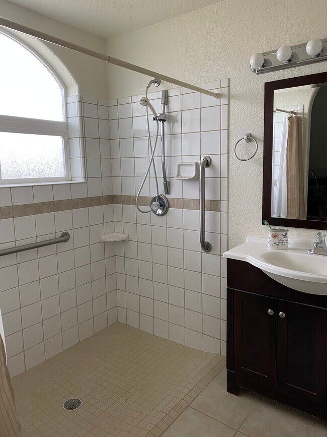 Building Photo - 1036 Willowcrest Dr