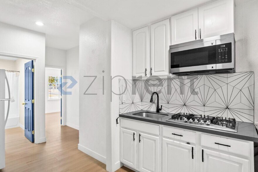 Building Photo - Unit A