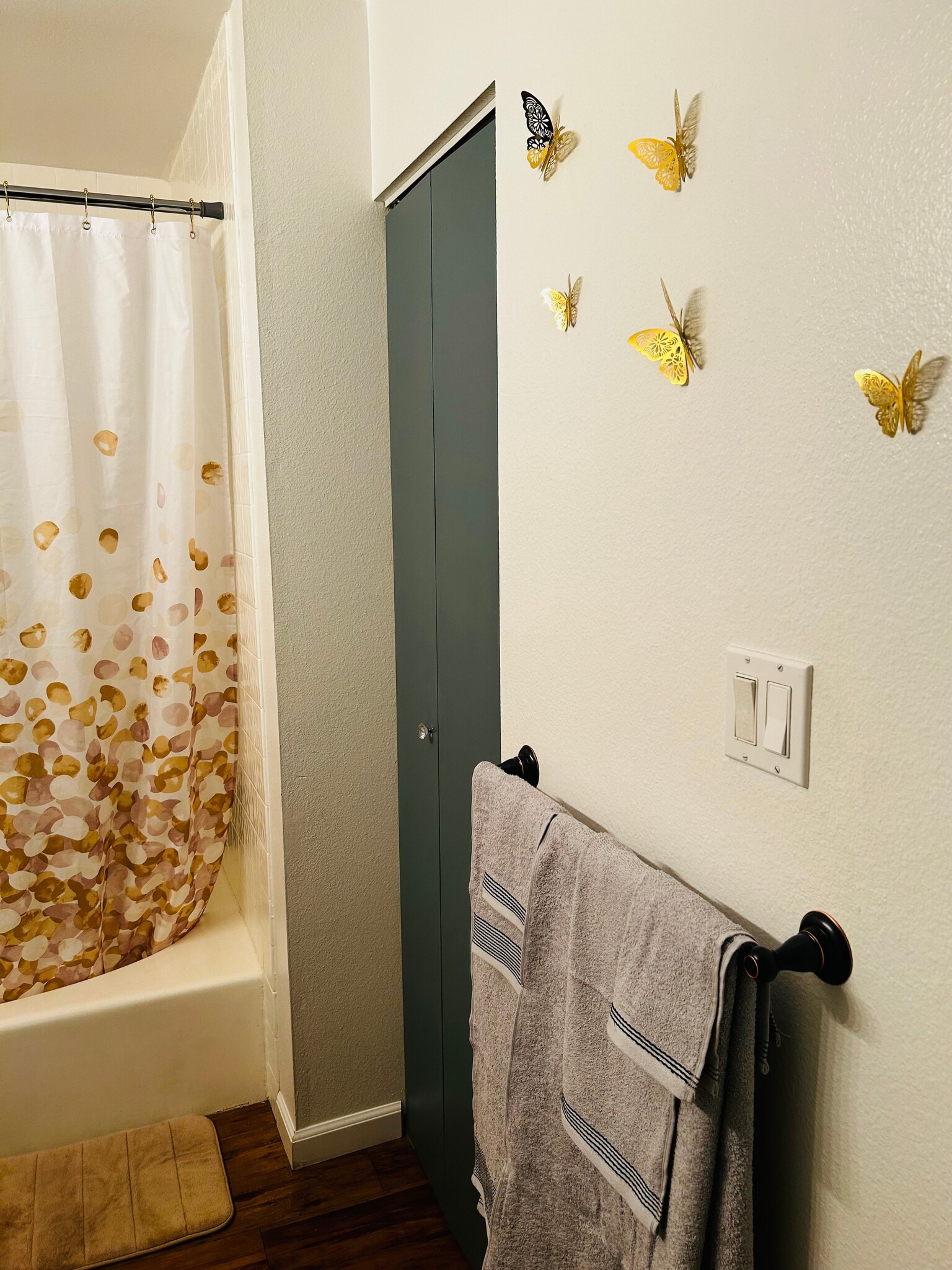 Building Photo - 910 S Walden St