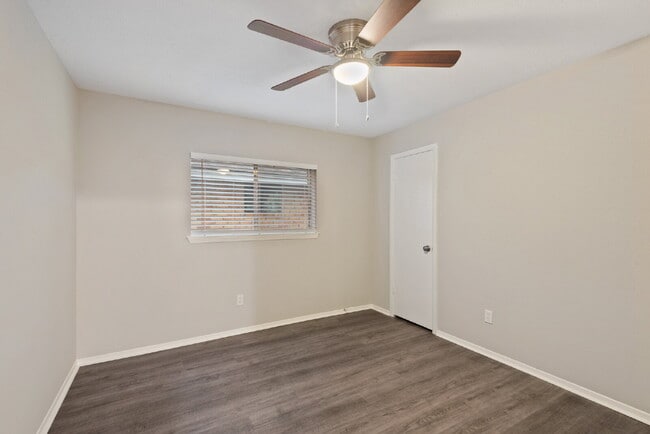 Building Photo - 2411 Cypressvine Dr