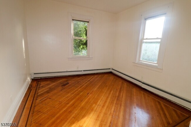 Building Photo - 176 Shephard Ave