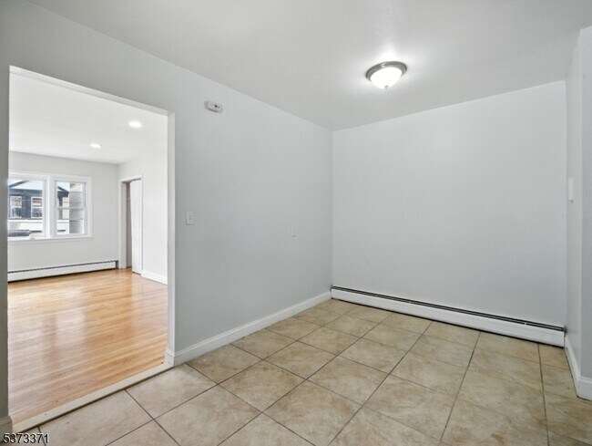 Building Photo - 46 Tichenor Terrace