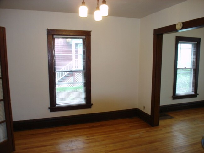 Building Photo - 418 S Orchard St