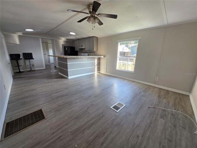 Building Photo - 14900 Porter St