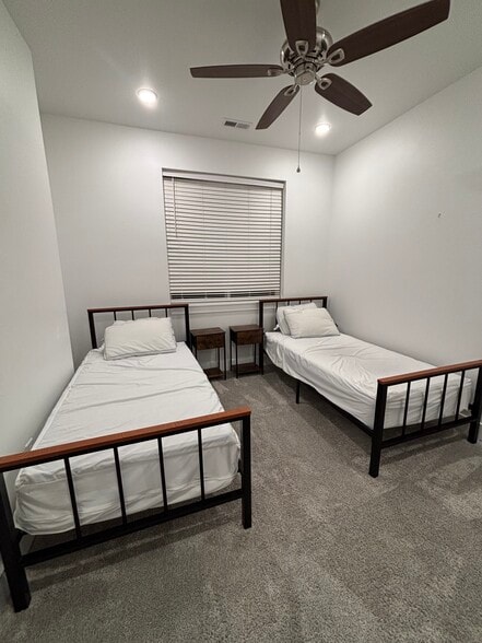 Smaller bedroom - 408 Brookline St