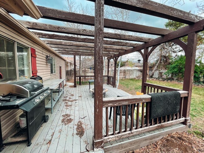 Building Photo - Spacious 4 Bedroom 3 Bath in Orem