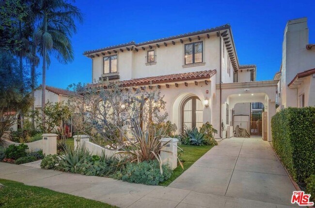 Building Photo - 329 Canon Dr