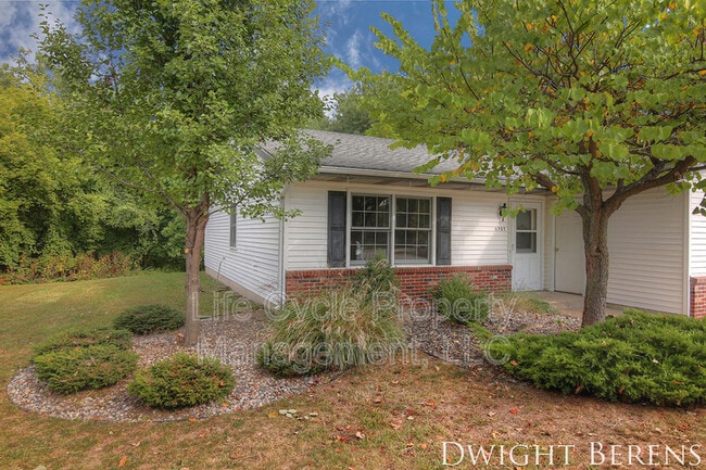 Building Photo - 6705 North Dr