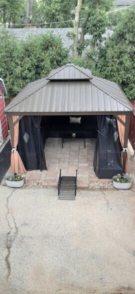 Our beautiful fully furnished gazebo. - 2 N Broadway Ave