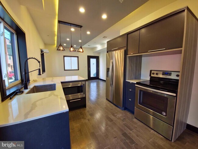 Building Photo - 519 N 38th St