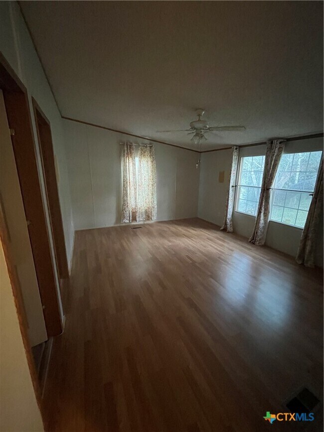 Building Photo - 136 Sonnyland Dr