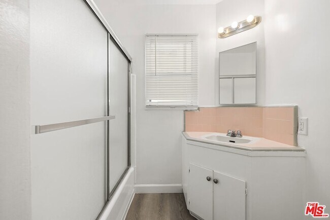 Building Photo - 5324 Vantage Ave