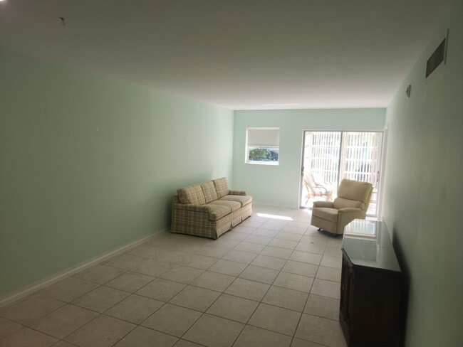 Building Photo - 1100 Ponce De Leon Cir