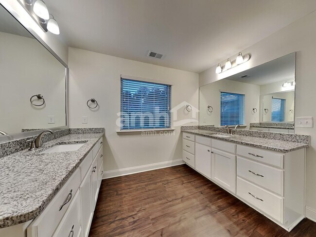 Building Photo - 1682 Weatherbrook Cir