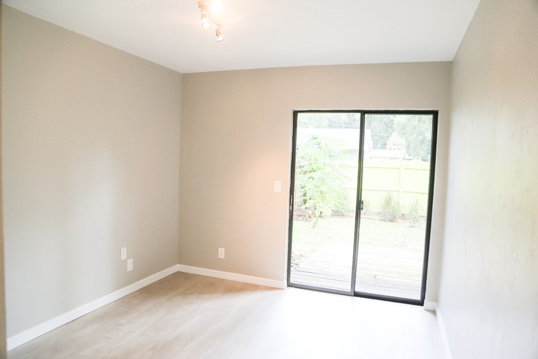 Building Photo - 4151 SE 22nd Ave