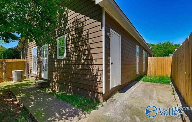 Building Photo - 111 Bentworth Ln