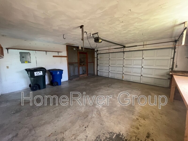 Building Photo - 1433 Covington Cir W