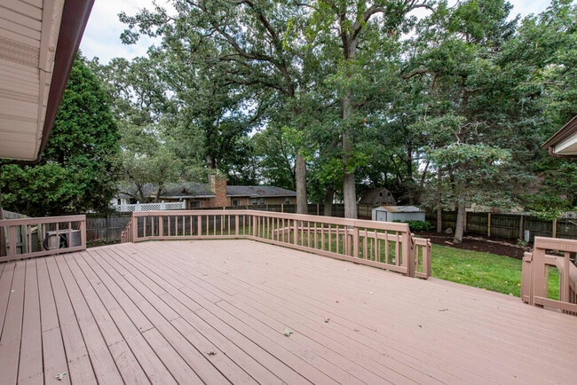Building Photo - 8929 42 Ct