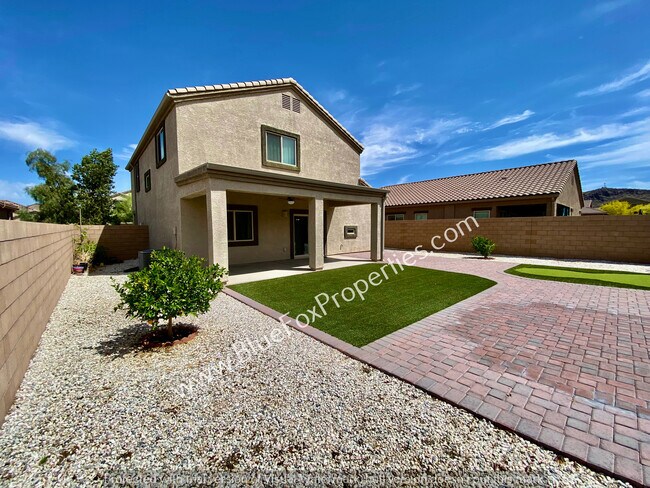 Building Photo - 9009 W Rolling Springs Dr