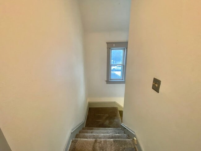 Building Photo - 4 Bedroom near Downtown Fargo!