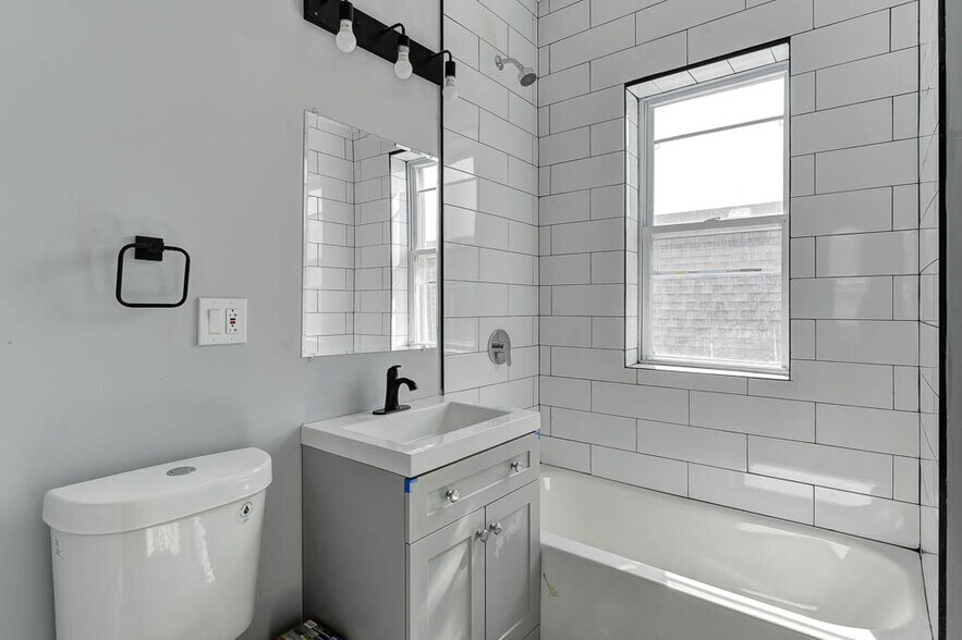 Building Photo - 2935 N Lawndale Ave