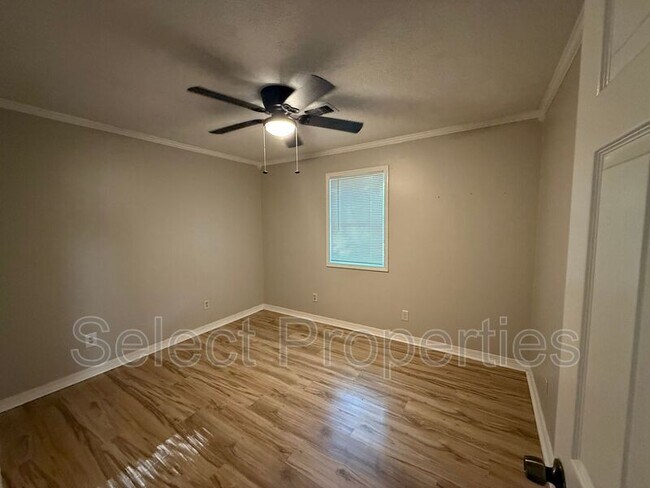 Building Photo - 3801 Devon Dr