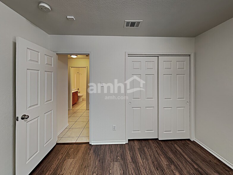 Building Photo - 5820 Bridal Trl