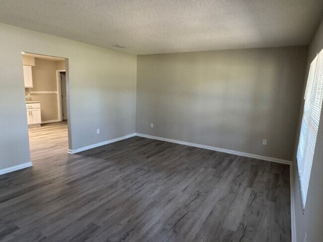 Building Photo - Home For Rent