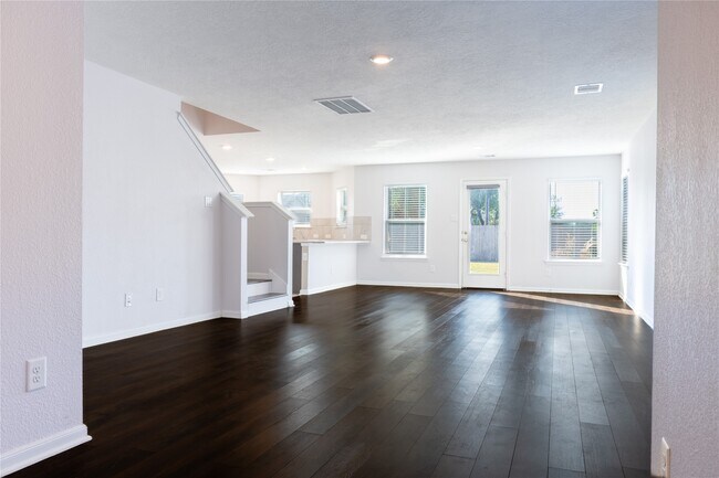 Building Photo - 623 Ash Mill Dr