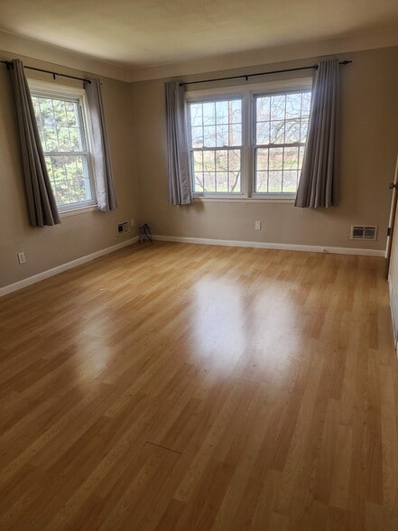 Building Photo - 2049 Tremainsville Rd