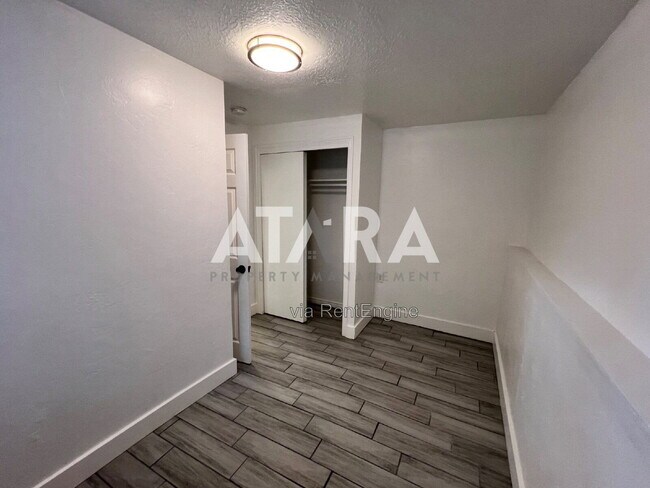 Building Photo - 3213 Rushton Ln