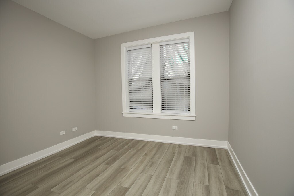 Building Photo - 3854 N Janssen Ave