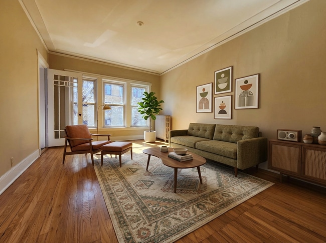 Building Photo - Large 3-bed/1-bath Apartment in the Heart of Rogers Park!