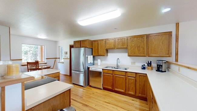 Building Photo - 005