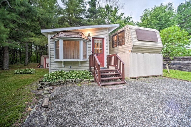 Building Photo - 783 Woodstock Rd
