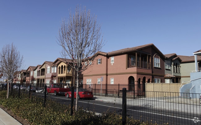 Building Photo - La Almenara