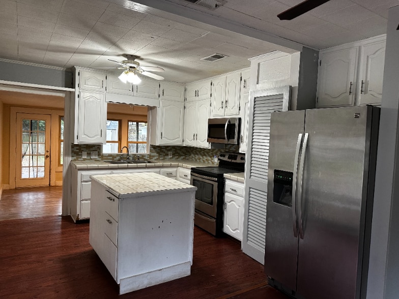 Building Photo - 1401 Springdale St